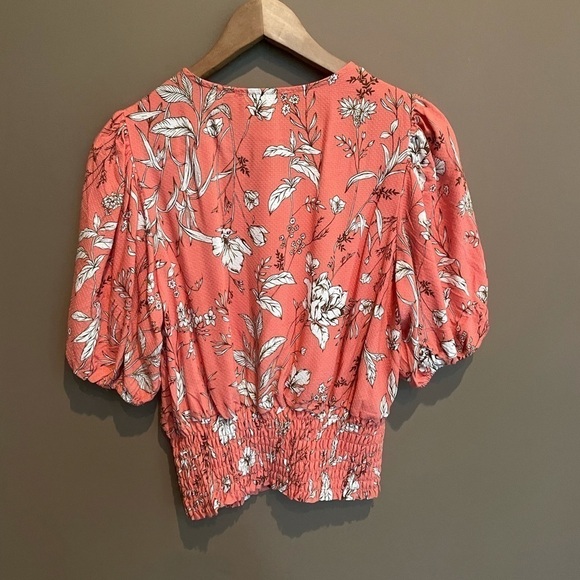 NWT Cupcakes‎ and Cashmere Smocked Floral Top Small - Picture 6 of 8